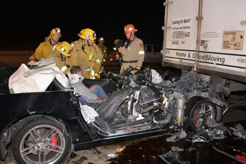 Illustration for article titled This Corvette Crash Should Have Severed This Driver’s Head